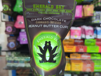 Emerald Sky dark chocolate peanut butter cups ( hybrid )100mg Edibles