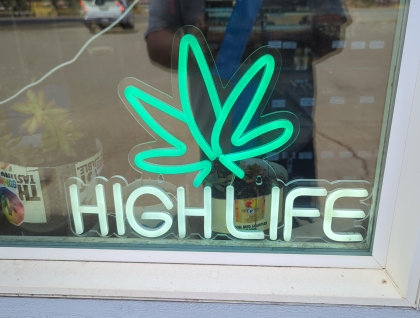 Kure High Life Neon