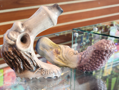 Unique ceramic foot pipe