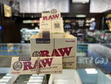 Raw Organic Hemp Papers 1 1/4 with Tips 50pk