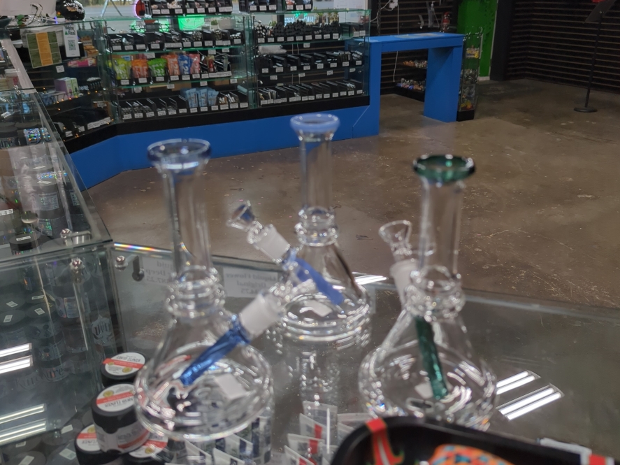 7" Glass on Glass Beaker Water Pipe