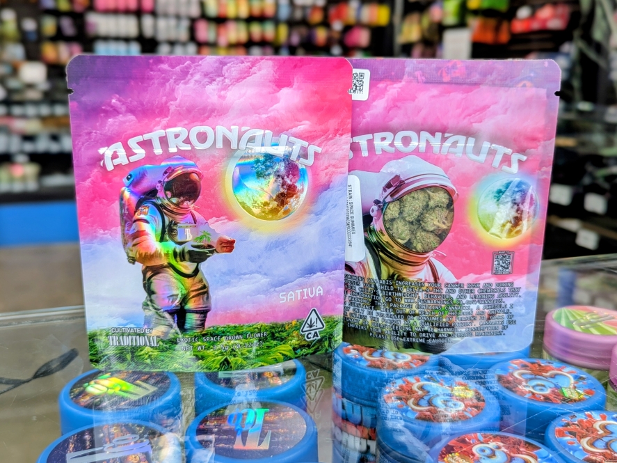 Astronaut 3.5g Space Gummies Flower